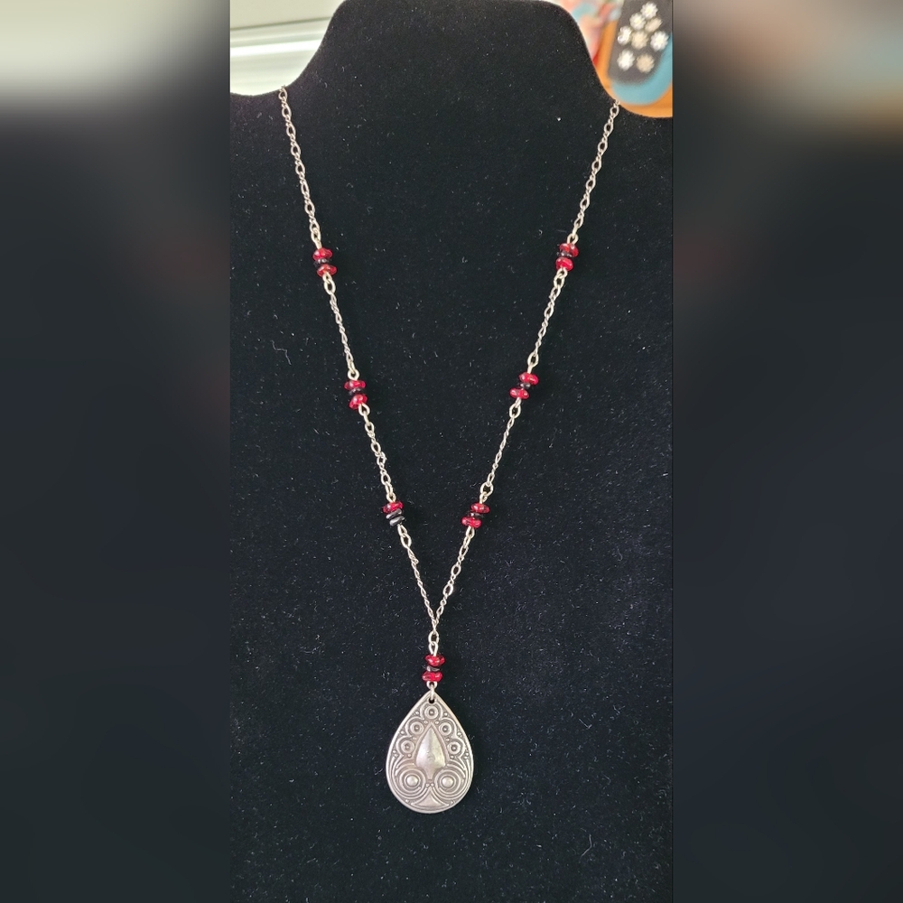 Elegant Silver and Red Bead Pendant Necklace